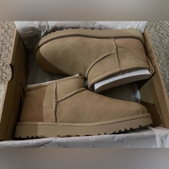 *SOLD* UGG ultra mini in Driftwood - Picture 5 of 8